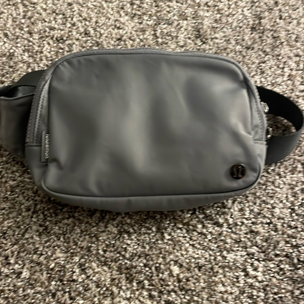 Lululemon 2L Belt Bag Rhino Grey